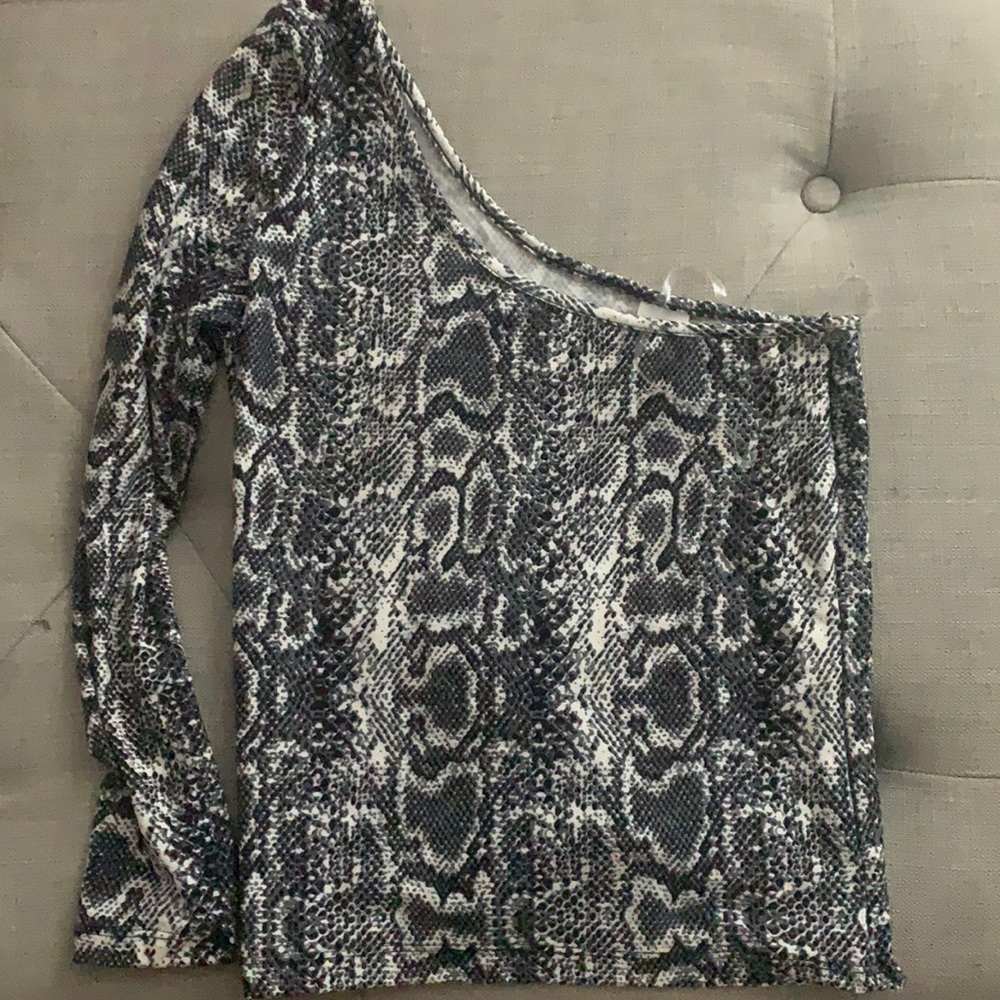 cropped one arm shirt